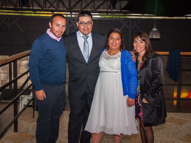 El matrimonio de Óscar y Marcela en Sagrada Familia, Curicó 1