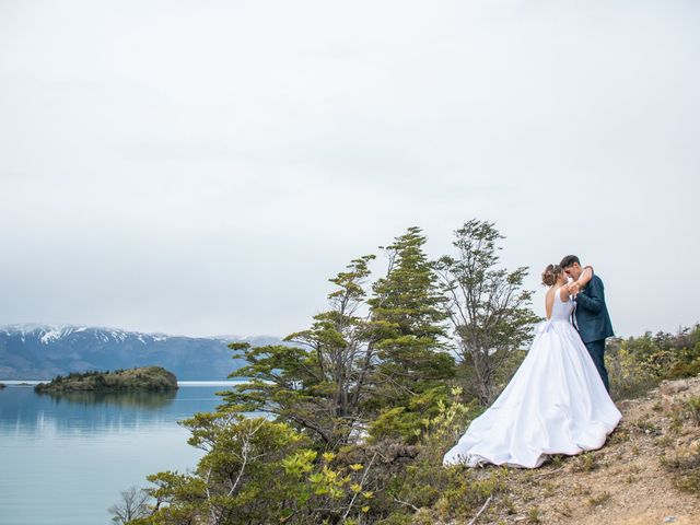 El matrimonio de Martín y Aranxa en Natales, Última Esperanza 1