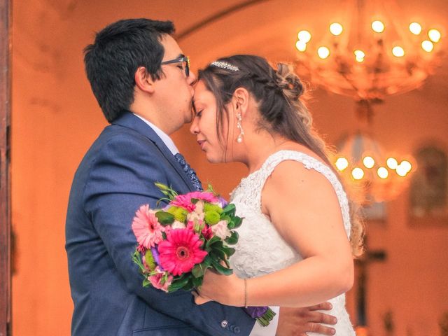 El matrimonio de Alejandro y Barbara en Sagrada Familia, Curicó 3