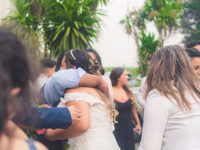 El matrimonio de Alejandro y Barbara en Sagrada Familia, Curicó 16