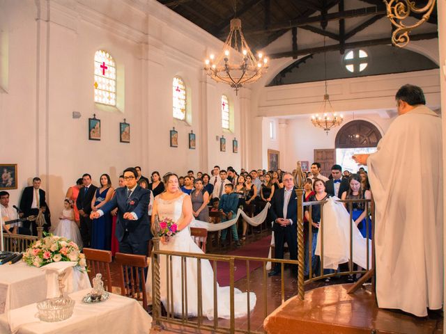 El matrimonio de Alejandro y Barbara en Sagrada Familia, Curicó 25