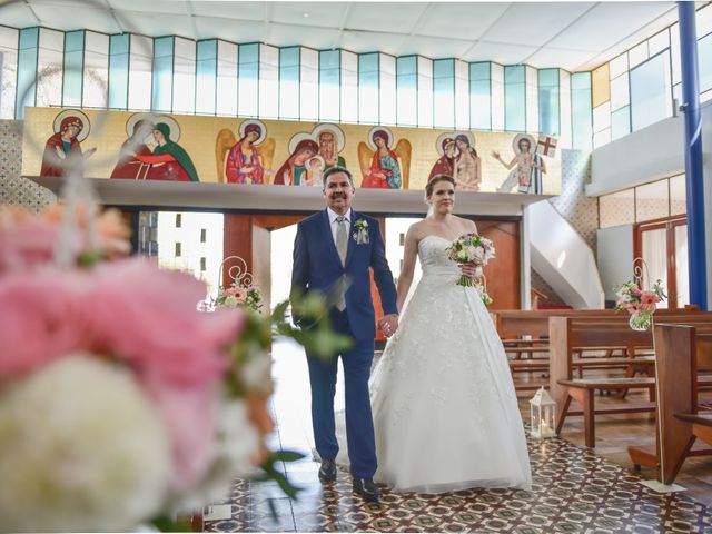 El matrimonio de Guillermo y Daniela en Las Condes, Santiago 32