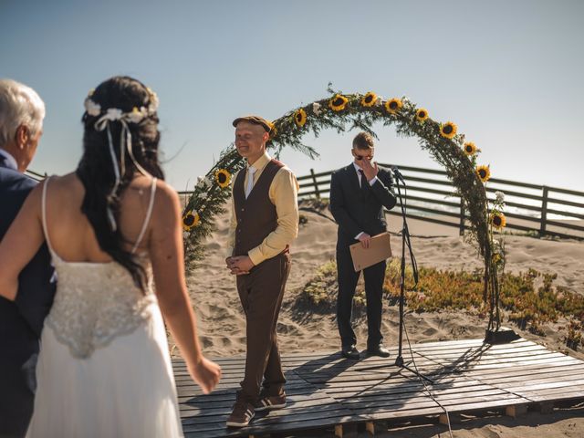 El matrimonio de Tom y Cote en Pichilemu, Cardenal Caro 42