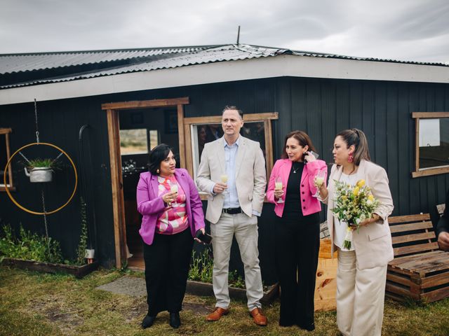 El matrimonio de Claudio y Miriam en Natales, Última Esperanza 23