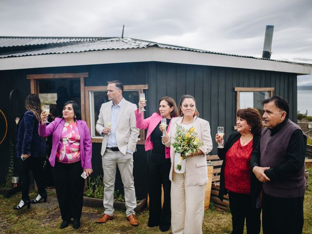 El matrimonio de Claudio y Miriam en Natales, Última Esperanza 24