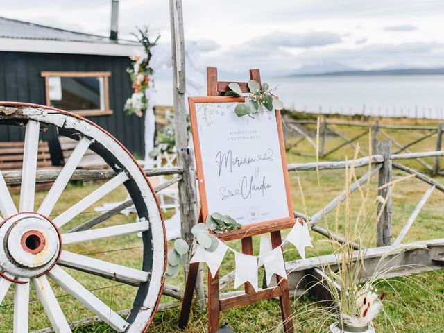 El matrimonio de Claudio y Miriam en Natales, Última Esperanza 26