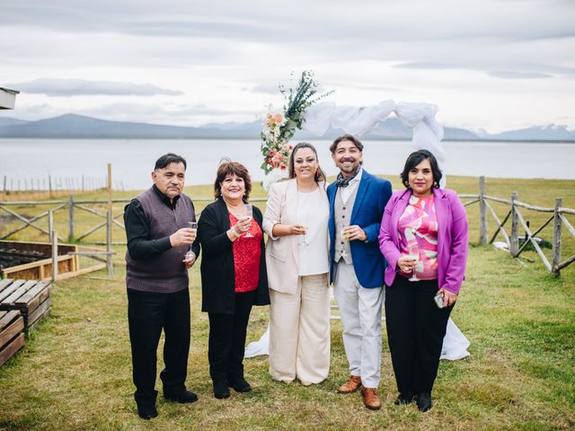 El matrimonio de Claudio y Miriam en Natales, Última Esperanza 27