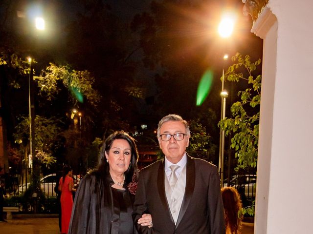 El matrimonio de Juan Carlos y Fabiola en San Miguel, Santiago 12