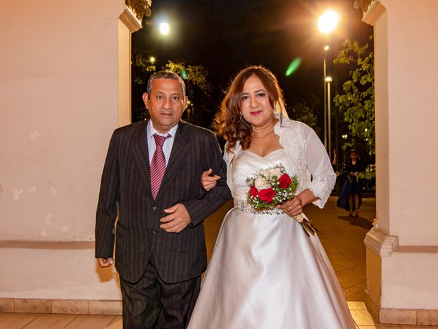 El matrimonio de Juan Carlos y Fabiola en San Miguel, Santiago 14