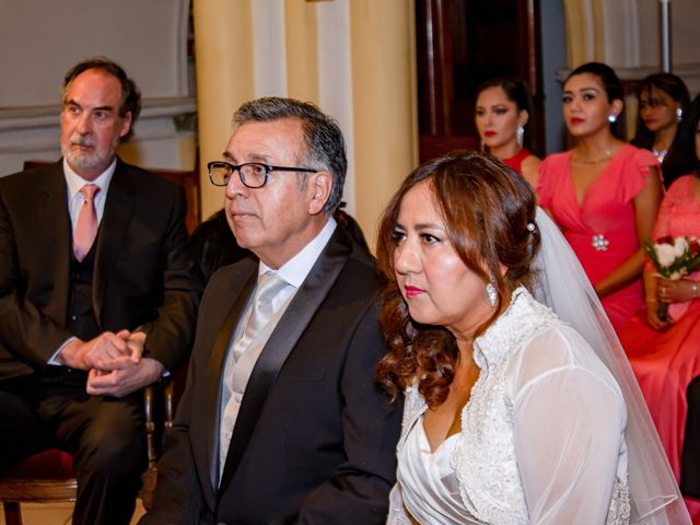 El matrimonio de Juan Carlos y Fabiola en San Miguel, Santiago 17