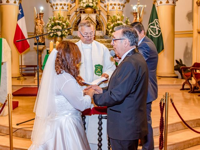 El matrimonio de Juan Carlos y Fabiola en San Miguel, Santiago 18