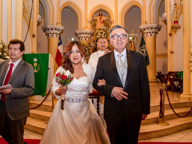 El matrimonio de Juan Carlos y Fabiola en San Miguel, Santiago 23