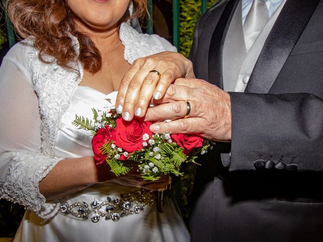 El matrimonio de Juan Carlos y Fabiola en San Miguel, Santiago 27