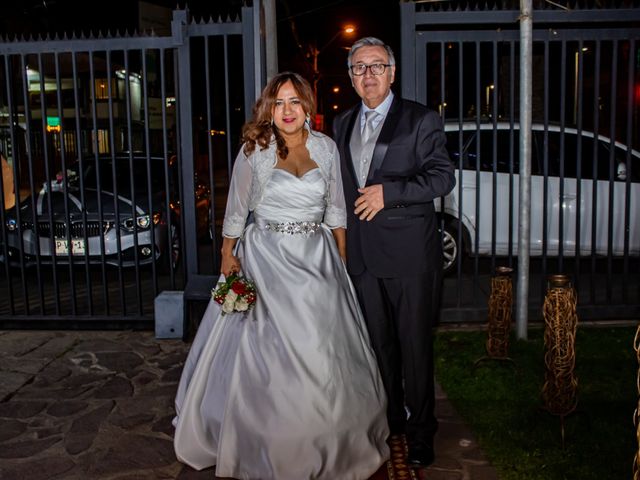 El matrimonio de Juan Carlos y Fabiola en San Miguel, Santiago 39