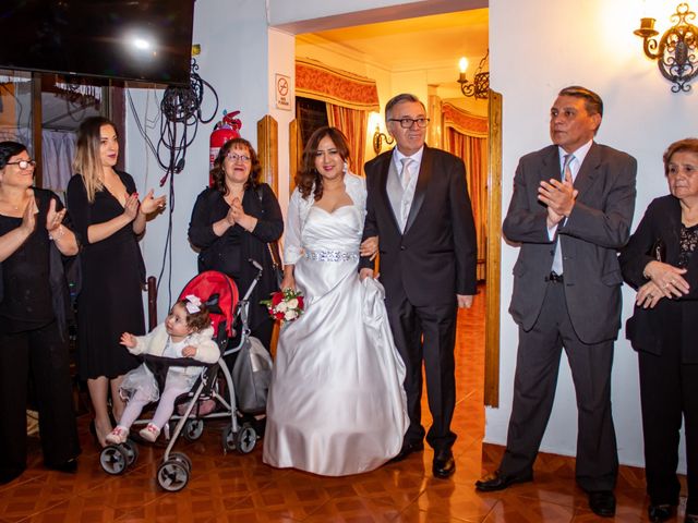 El matrimonio de Juan Carlos y Fabiola en San Miguel, Santiago 40
