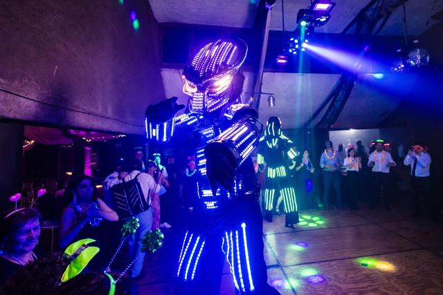 Robots Depredadores Led - Reveled Show - 3