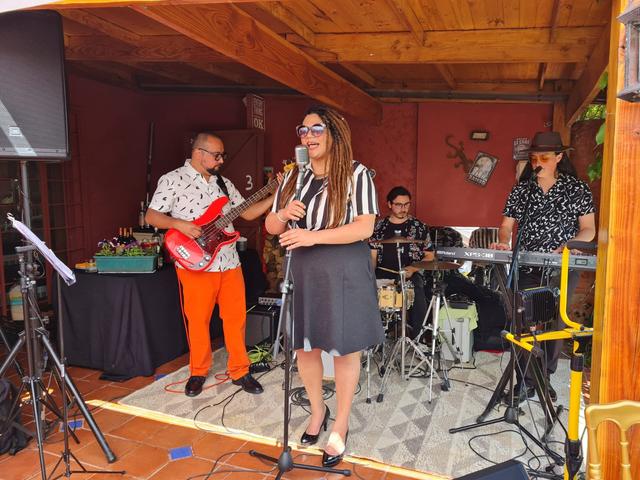 Puerto Groove Show Band - 1