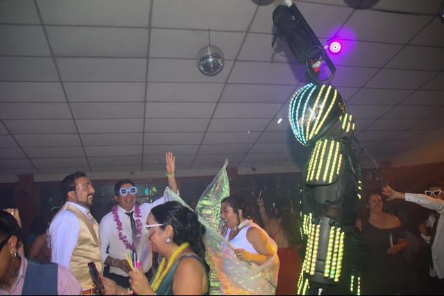 Blue Monkey Producciones - Robot LED - 4