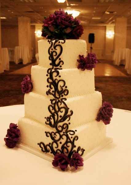 Cake Boda En Vino Tinto ❤️????? Wedding Cakes Maroon, Lace Wedding Cake,  Burgundy Wedding Cake 