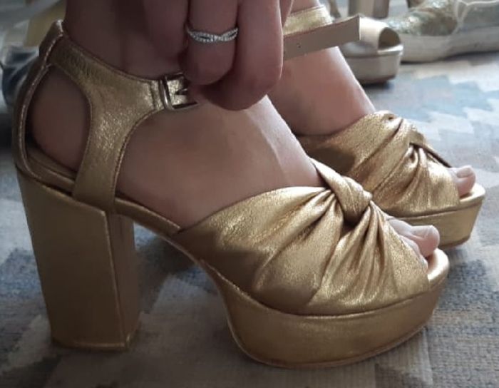 Zapatos Dorados 1