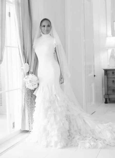 Jennifer López se casó con tres vestidos de Ralph Lauren: ¡Conócelos aquí!👇 - 1