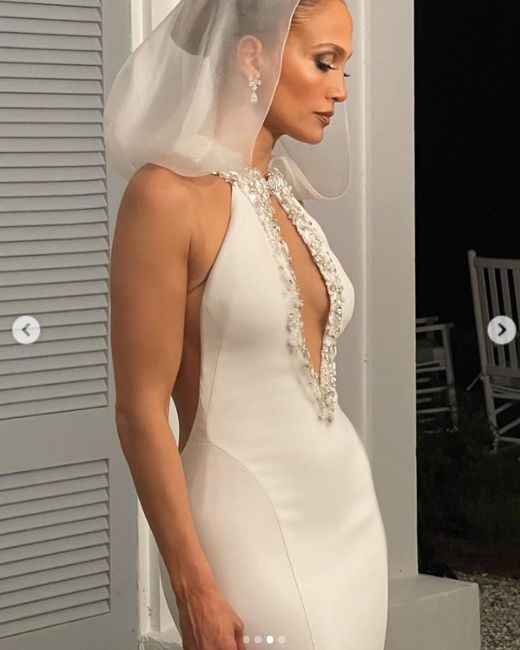 Jennifer López se casó con tres vestidos de Ralph Lauren: ¡Conócelos aquí!👇 - 3