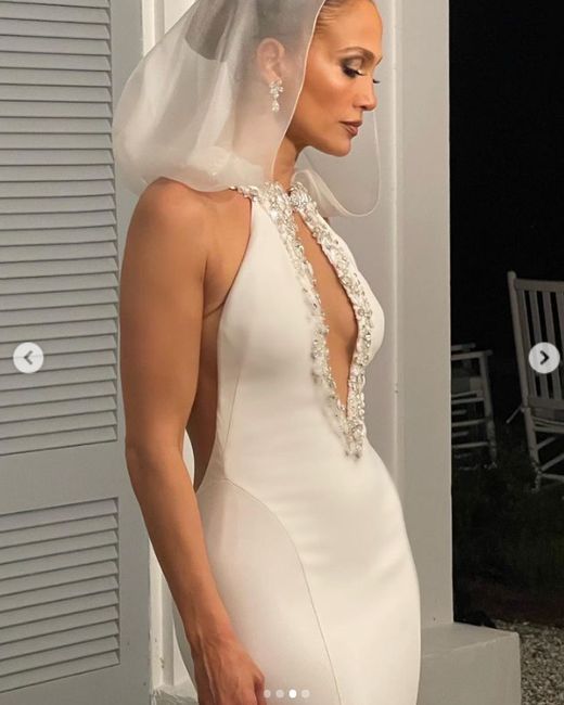 Jennifer López se casó con tres vestidos de Ralph Lauren: ¡Conócelos aquí!👇 - 3