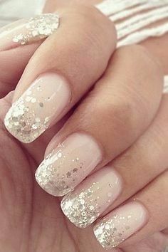 4. Manicure blanca