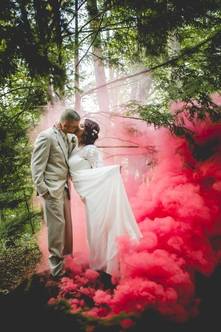 Tendencia: bengalas de humo de colores para las fotos de boda... 1