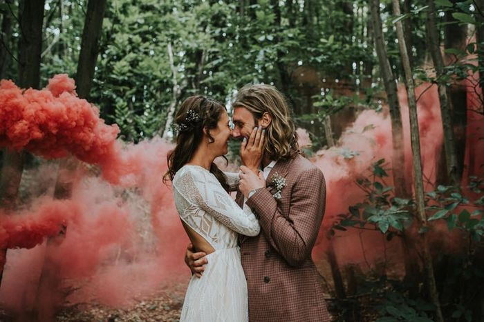 Tendencia: bengalas de humo de colores para las fotos de boda... 2