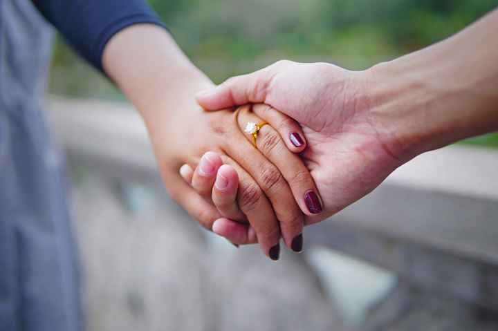 Encuesta romántica: ¿Cómo se toman de las manos? - 2