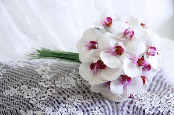 3. Ramo de novia con orquídeas