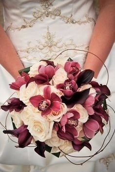 7. Ramo de novia con orquídeas