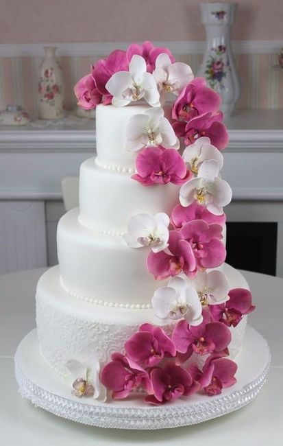 4. Torta de novios elegante