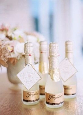 5. Mini botellas como recuerdo de matrimonio