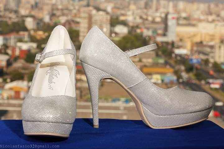 Zapatos color plata: el mio es.. - 1