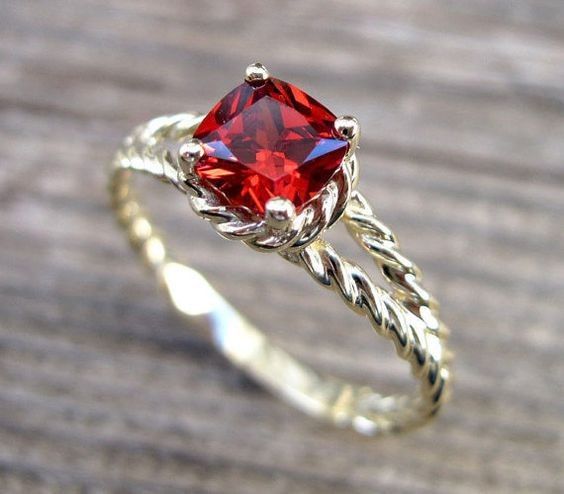 Usarían algún anillo con piedra azul o roja? 1