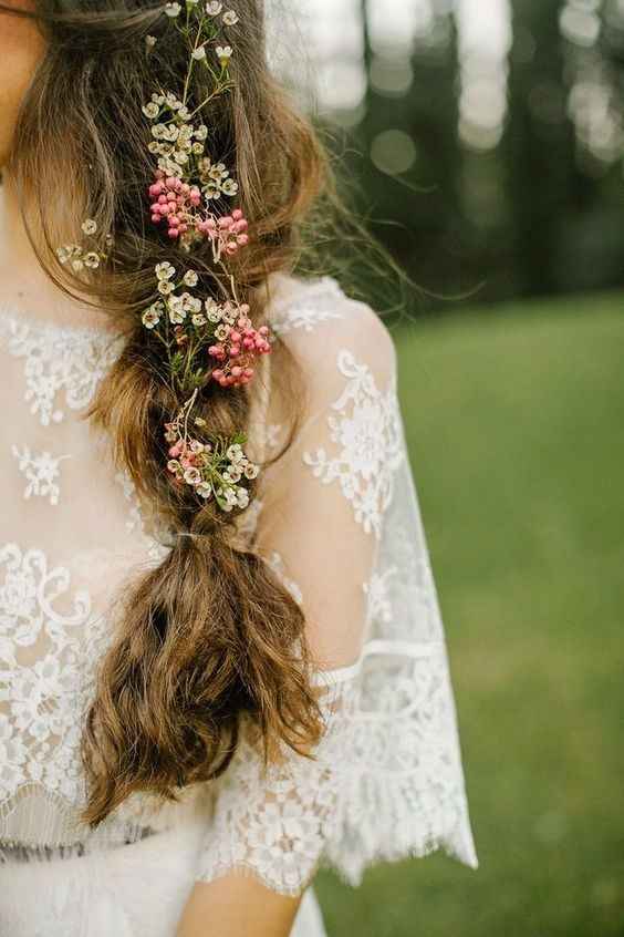 5 Peinados con flores: pelo largo