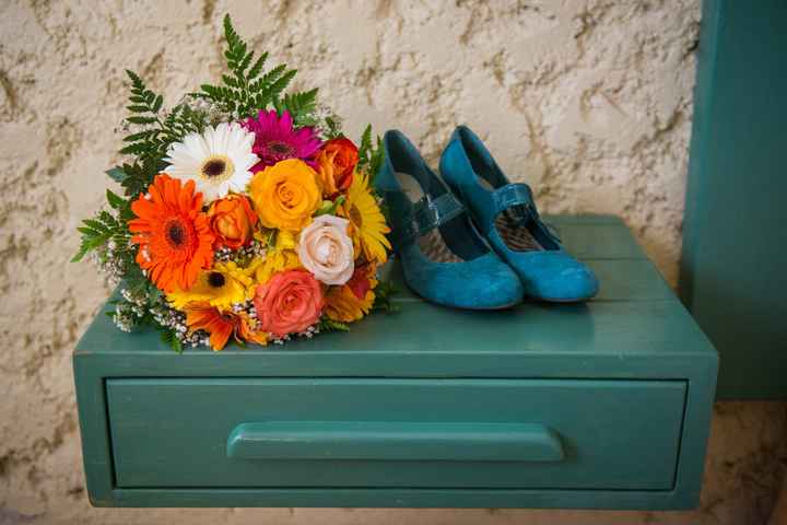 Mi bouquet y zapatos de novia