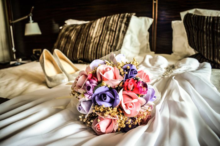 Un clásico: 4 Fotos de los zapatos con el ramo 💐 👠 1