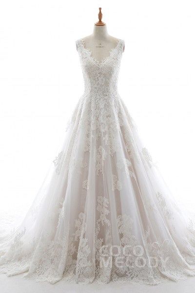 El vestido con el que me casaría sería... elegante 1