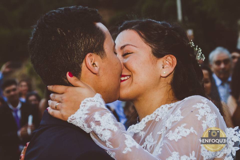 Beso de recien casados