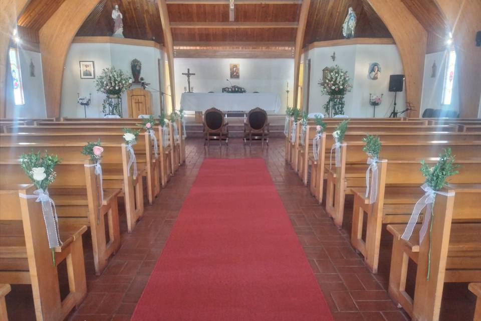 Alfombra roja y deco-iglesia