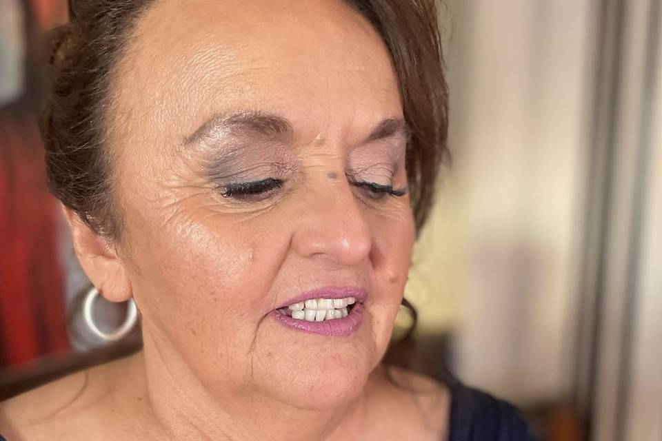 Maquillaje y peinado social