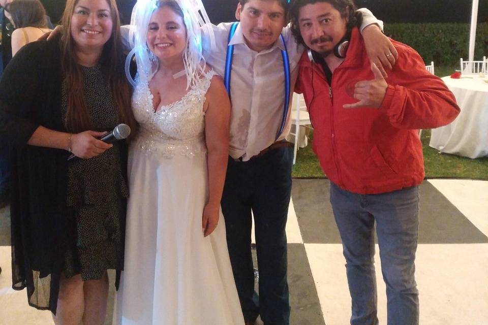 Junto a los novios