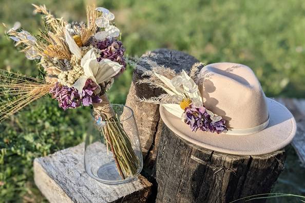 Sombrero y ramo novia