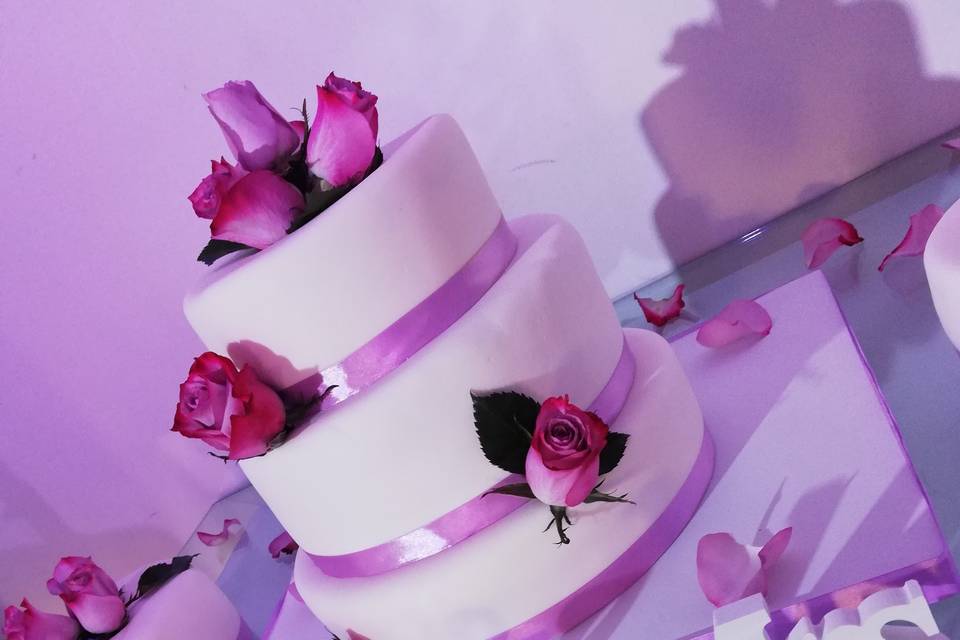 Torta de boda en tonos lilas
