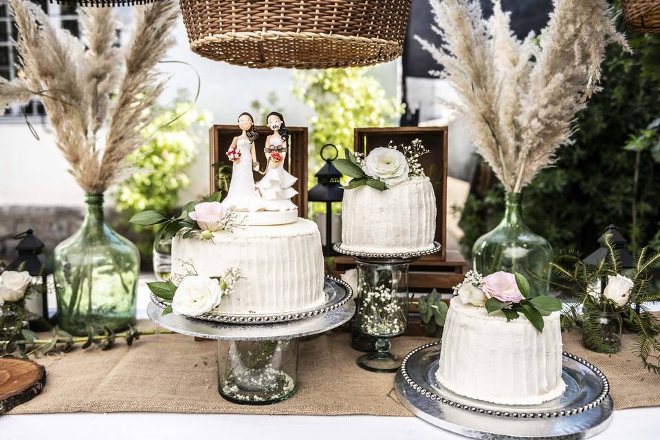 Buffet de postres y torta