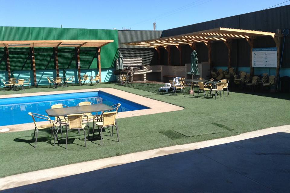 Quincho y piscina al aire libre