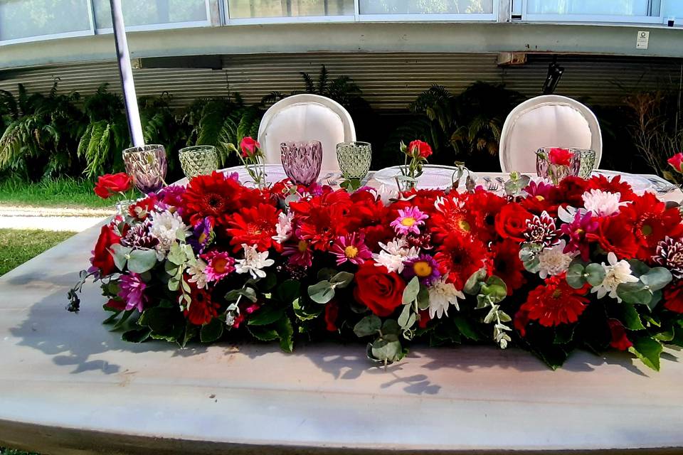Decoración floral mesa Novios